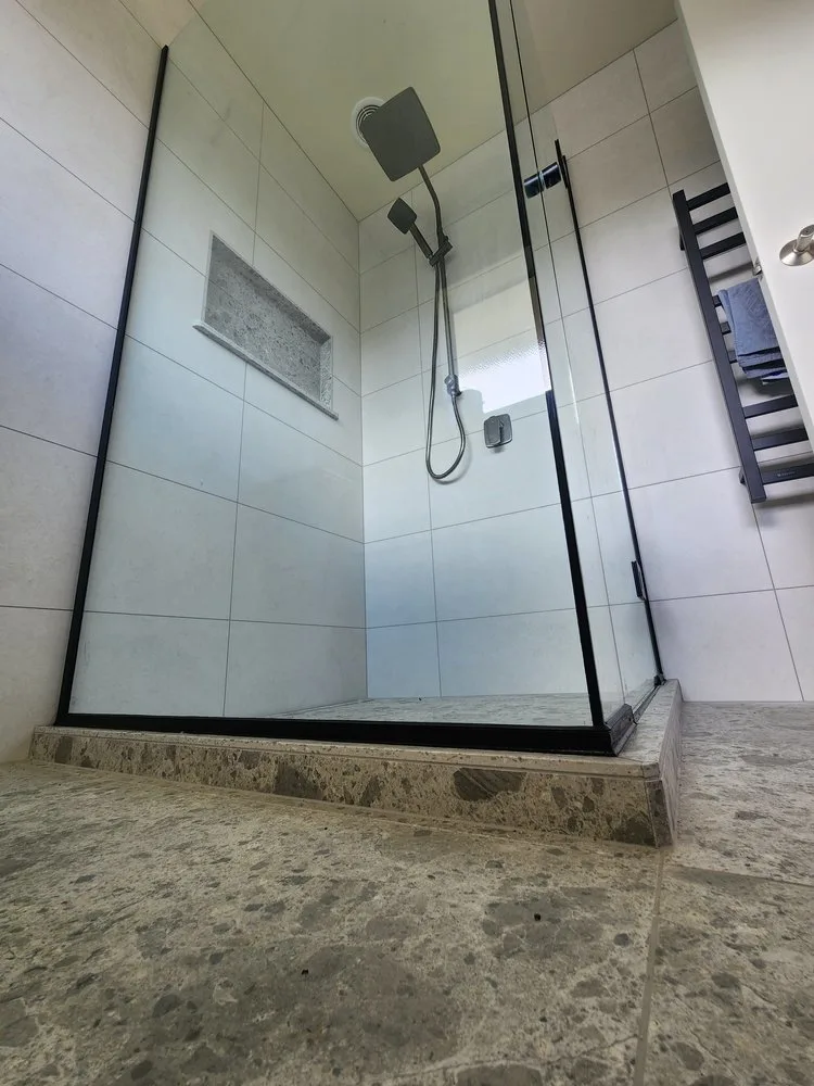 Ensuite upgrade featuring improved natural light and ventilation by Bathroom Renovations Kapiti